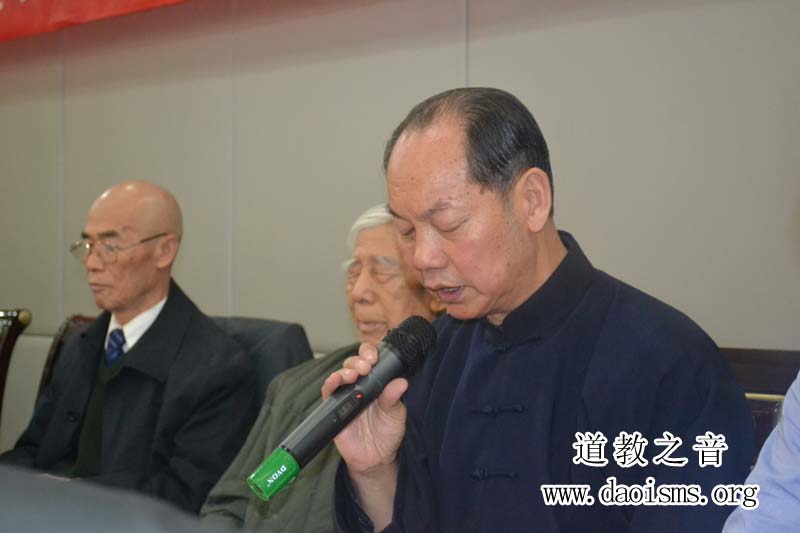 孟天宇老师在2011年北京市道教协会道家书画艺术委员会年会做报告