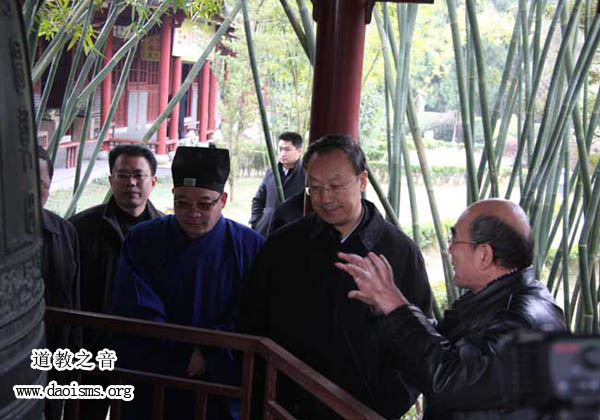 全国政协副主席、中央统战部部长杜青林视察天师府