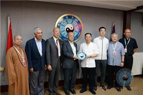 香港六宗教领袖座谈会北京交流团拜访中国道教协会