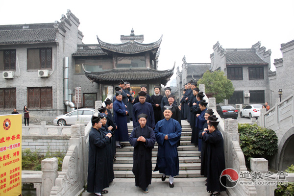 如皋道协2014届江南娱乐在线登录账号
高功音乐学习班教师组抵达灵威观