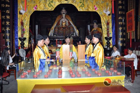 苏州城隍庙为“昆山爆炸”、云南地震中伤亡的同胞举行祈福、超度法会