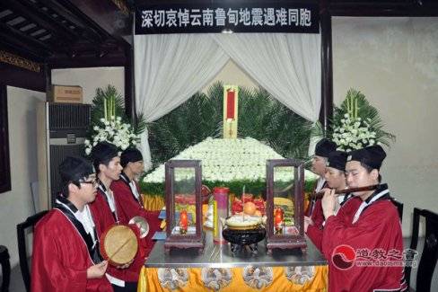 上海城隍庙举行鲁甸地震遇难同胞“头七”超度法会并组织捐款