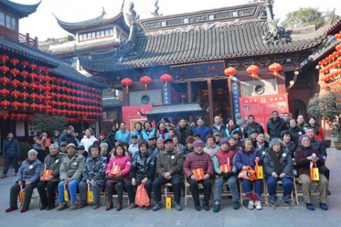 上海城隍庙与豫园街道社区老人共迎新春