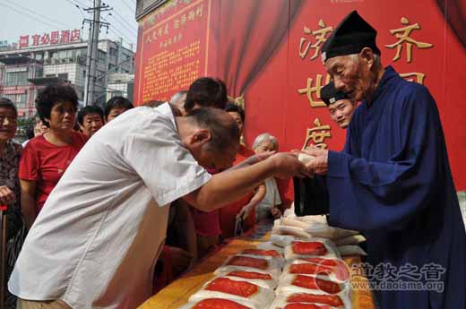 上海城隍庙馈赠乙未年“中元平安米”以求人天同庆