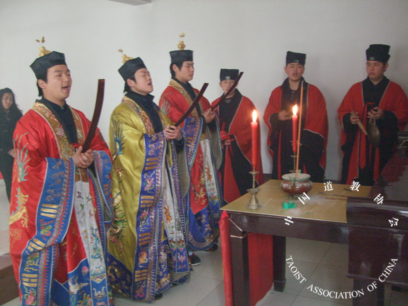 镇江润州道院举行纪念中国人民抗战胜利70周年祈祷和平法会