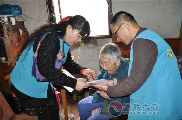 上海城隍庙慈爱功德会开展每月帮困活动