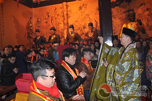 上海城隍庙举行农历丙申年“烧头香”活动