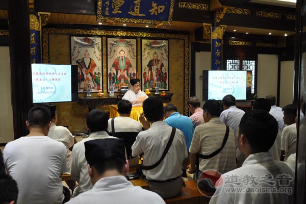 上海城隍庙开展2016年民宗法制宣传学习月活动