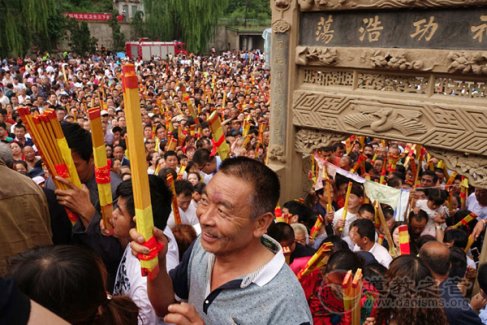 陕西榆林黑龙潭道观用传统庙会服务好百姓