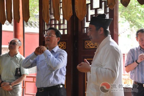 《中国宗教》杂志社社长一行参访武汉长春观