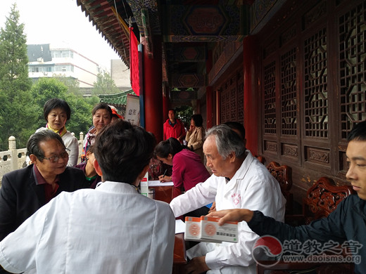 陕西西安八仙宫举办第八期庙会义诊活动