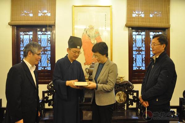 上海市委常委、统战部部长施小琳到上海城隍庙视察指导