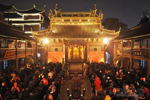 上海城隍庙举行辞旧迎新活动