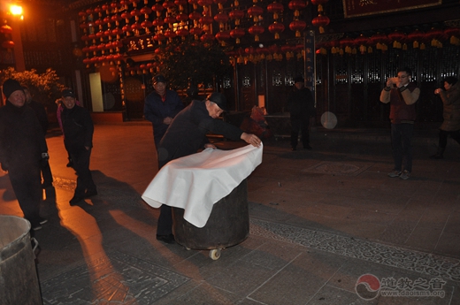 上海城隍庙举行春节消防安全演练