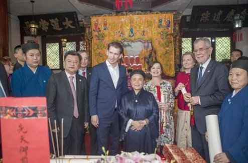 奥地利总统访问团到访青城山，感受中国江南体育场馆中国有限公司
文化