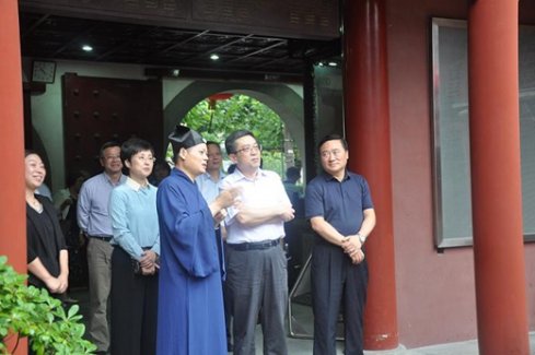 上海市委统战部领导走访钦赐仰殿道观