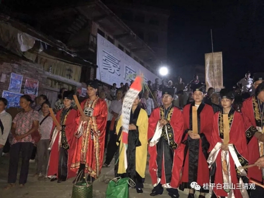 广西桂平市白石山三清观举行2018中元节放河灯活动
