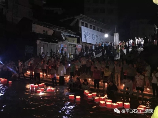 广西桂平市白石山三清观举行2018中元节放河灯活动
