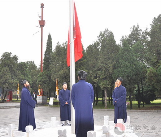 河南省中岳庙举行升国旗仪式