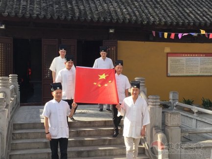 苏州城隍庙举行升国旗仪式