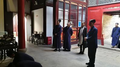 常州花神宫住持李崇明道长带领道众到上海道教协会参访