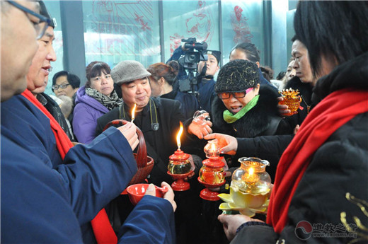 徐州市道教协会为信众分灵“新年第一火”