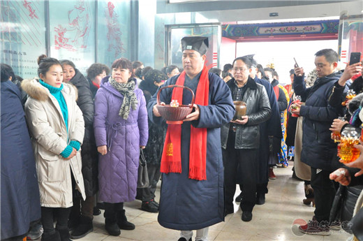 徐州市道教协会为信众分灵“新年第一火”
