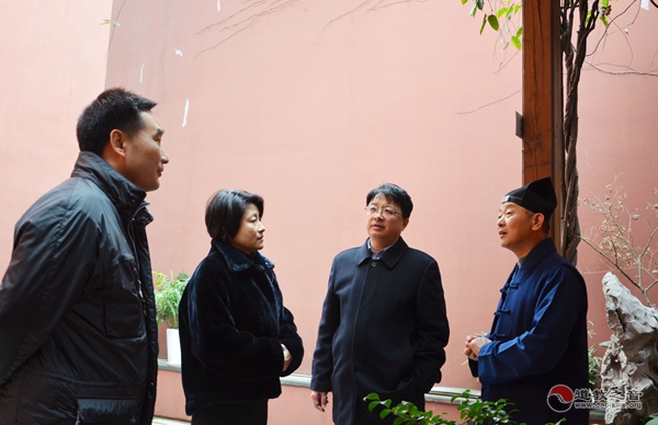 上海市民宗局局长花蓓检查上海白云观春节安全环保工作