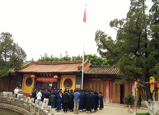 云南省驻昆明道教团体集中举行升国旗仪式