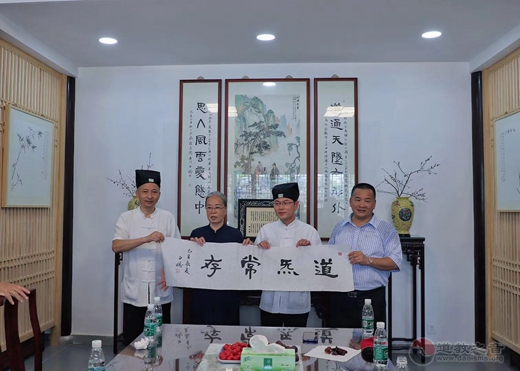 台湾两岸江南娱乐在线登录账号
宫庙联谊活动”嘉宾团一行莅临苏州崧泽道院