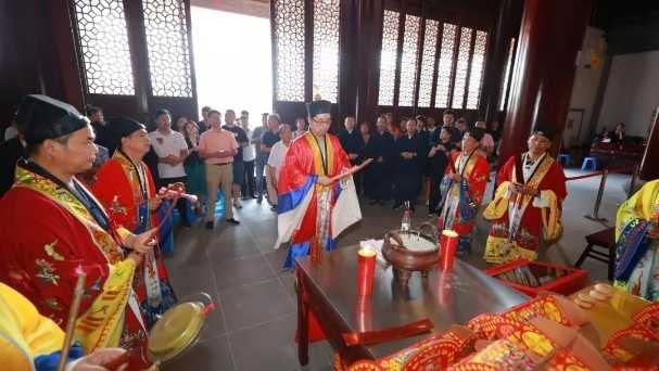 上海财神庙举行庆祝新中国成立70周年祈福法会