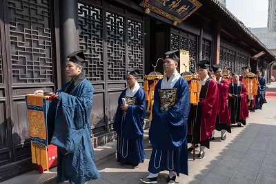 上海市三泾庙举行首批清信弟子皈依仪式