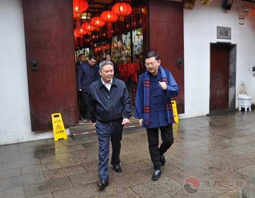 上海市副市长、市公安局局长龚道安到上海城隍庙 检查应对疫情措施落实情况