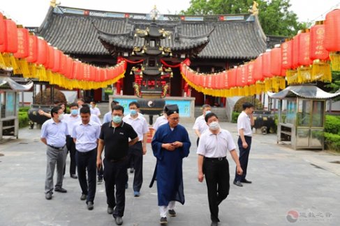 南通市委副书记沈雷一行莅临南通城隍庙调研督查安全工作及有序恢复开放常态