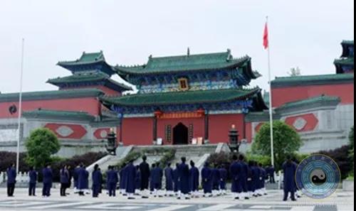 贵州省福泉太极宫举行恢复开放前升国旗仪式