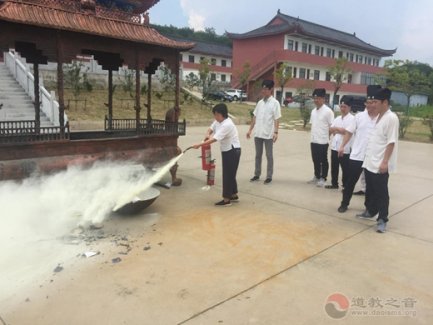 南京方山洞玄观举行安全消防知识学习既消防演练活动