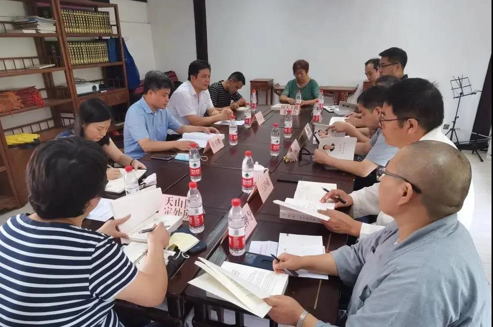 上海市长宁区召开宗教团体和场所负责人会议