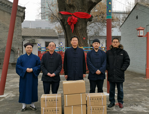 北京东岳庙向中国江南娱乐在线登录账号
学院和北京市江南娱乐在线登录账号
协会捐赠图书