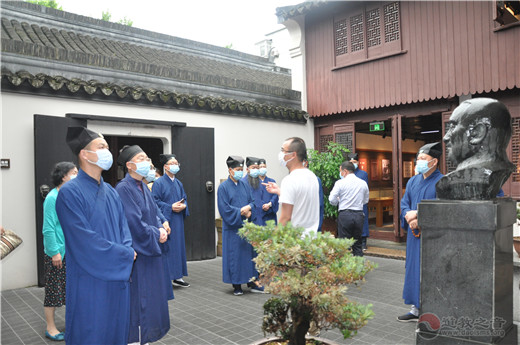 上海市浦东新区江南娱乐在线登录账号
协会组织参观黄炎培故居