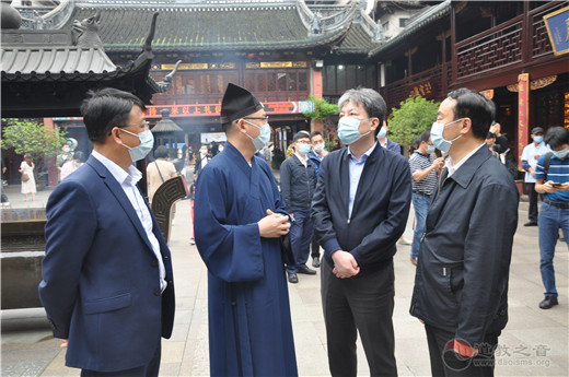 上海市政府副秘书长黄永平到上海城隍庙走访调研