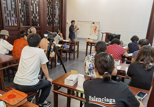 上海慈爱公益基金会志愿者能力建设特色培训课程结业