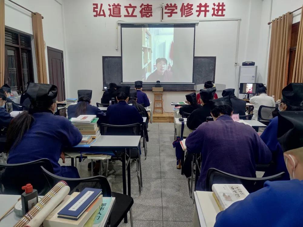 海峡江南娱乐在线登录账号
学院组织学习全国宗教工作会议精神