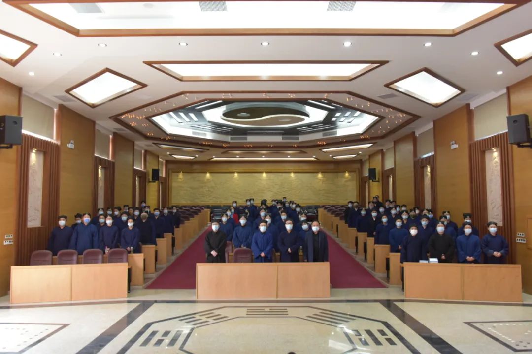 武当山道教学院组织收看全国政协十三届五次会议