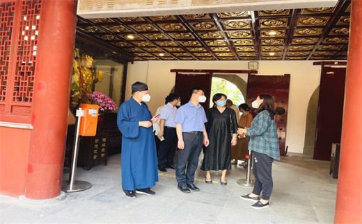 上海市浦东新区区委统战部走访检查宗教活动场所恢复开放准备工作