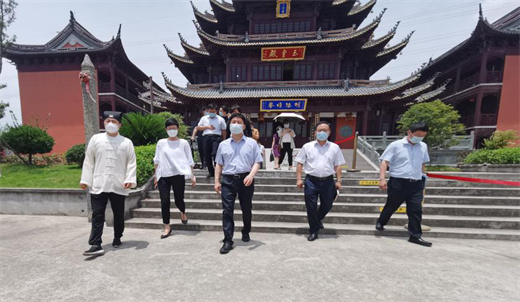 上海市浦东新区区委统战部走访检查宗教活动场所恢复开放准备工作